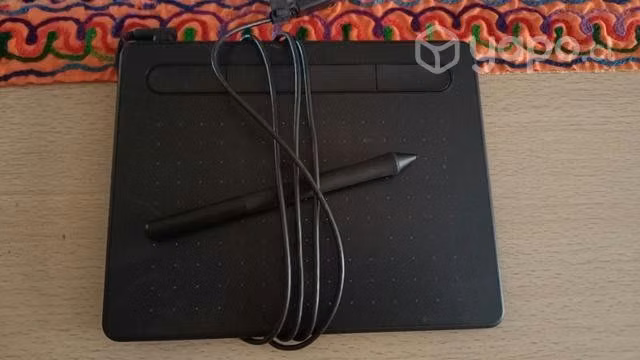 Tableta digitalizadora Wacom Intuos Small