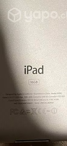 IPad Apple A2396 con funda tapa dura + cable