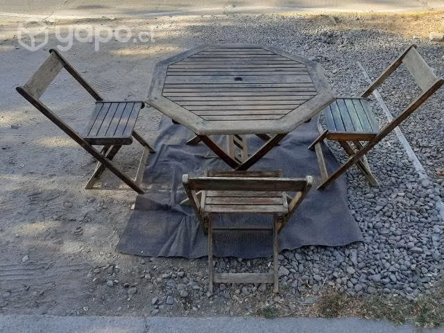 Mesa madera y tres sillas