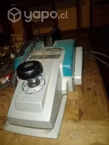 Cepillo eléctrico 170 mm. MAKITA 1806B