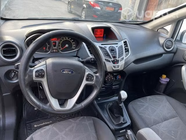 Vendo Ford Fiesta Titanium 2013