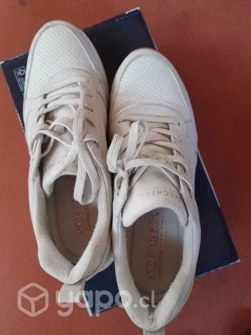 Hermosos zapatos color crema marca skechers