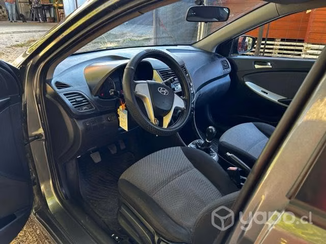 Hyundai accent 2012