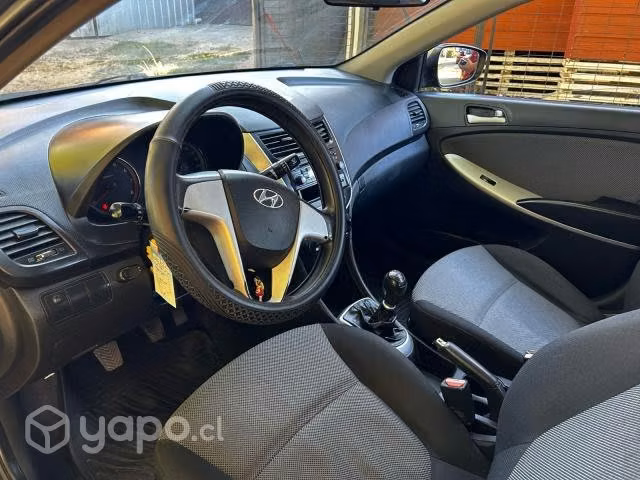 Hyundai accent 2012