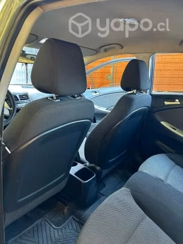 Hyundai accent 2012
