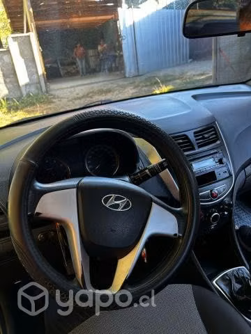 Hyundai accent 2012