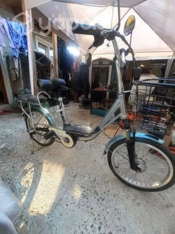 Bici electrica con alarma cargador y dos llaves de