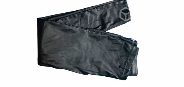 Pantalones negros H&M de cuero talla 38