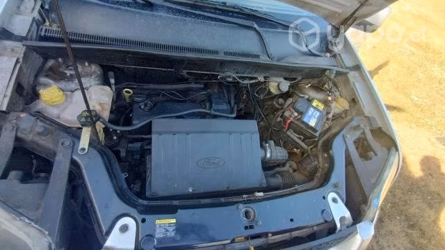 Se vende Ford familiar