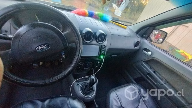 Se vende Ford familiar