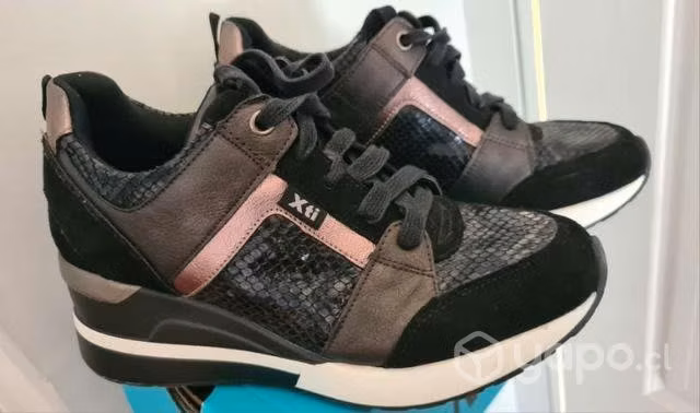 Zapatillas marca Xti