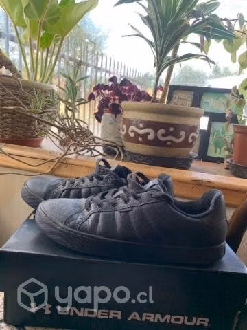 Zapatos de colegios a la moda, usados