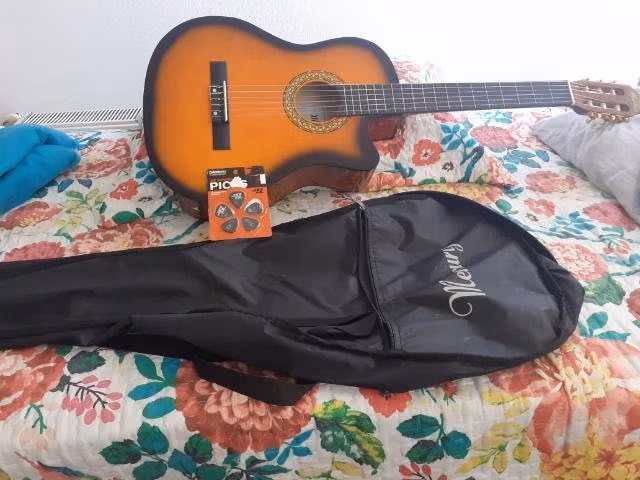 Guitarra electro acústica