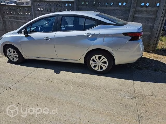 Nissan versa 2022