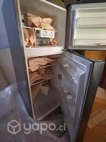 Refrigerador en buen estado seminuevo LG - Imagen 2