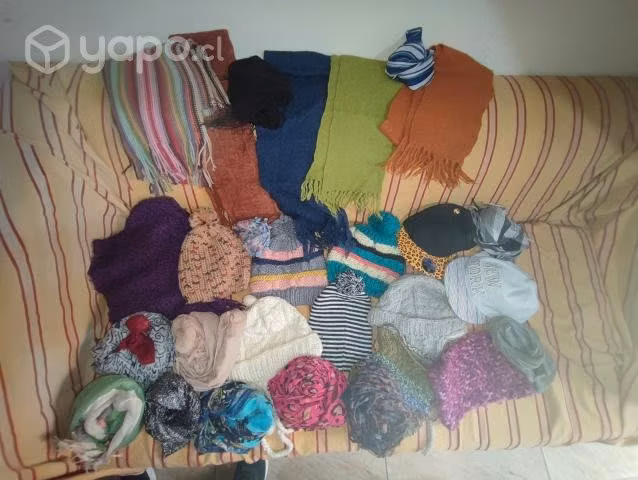 Lote de gorros y pañuelos
