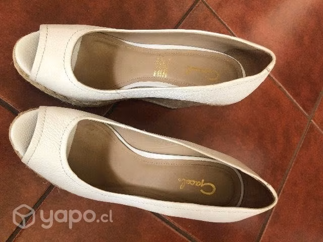 Vendo 2 zapatos cuero nuevos