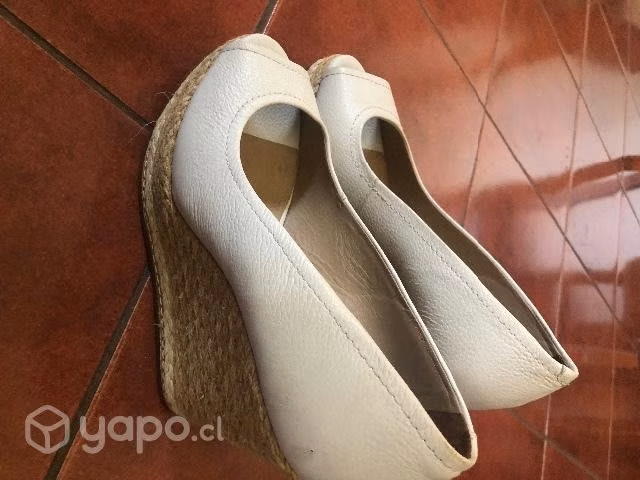 Vendo 2 zapatos cuero nuevos