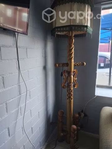 Lámpara tallada en Madera