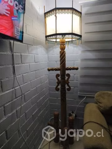 Lámpara tallada en Madera