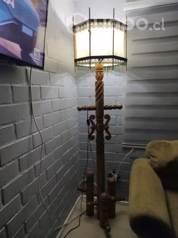 Lámpara tallada en Madera