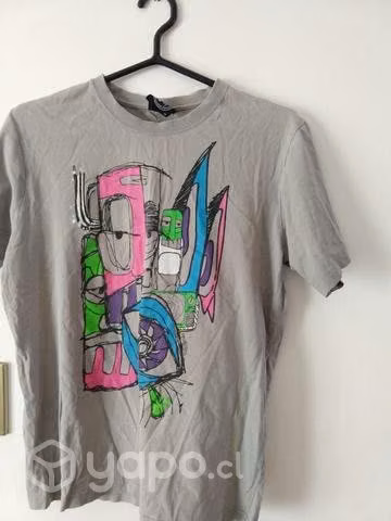 Poleras Excelente estado tallas S/M 5.990 C/U - Imagen 4