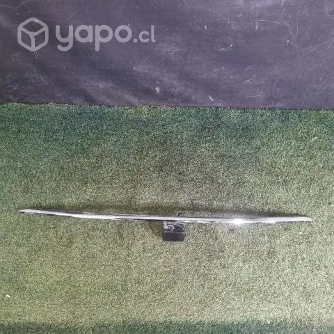 Moldura cromada parachoque delantero derecho kia s