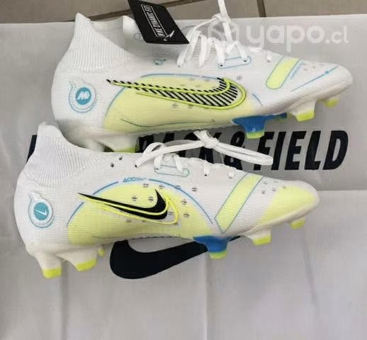 Zapatos de fútbol nuevos !