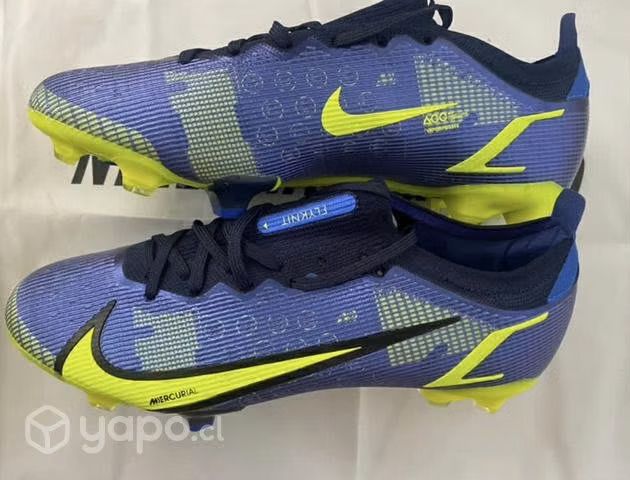 Zapatos de fútbol nuevos !!