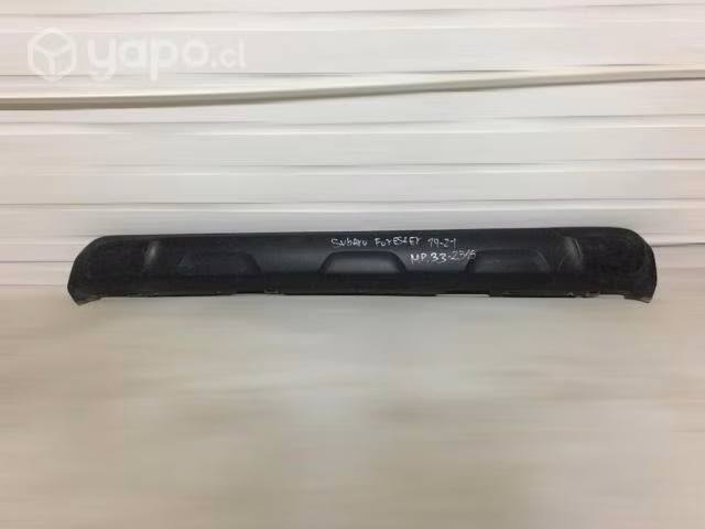 Moldura de spoiler delantero subaru forester 19-21