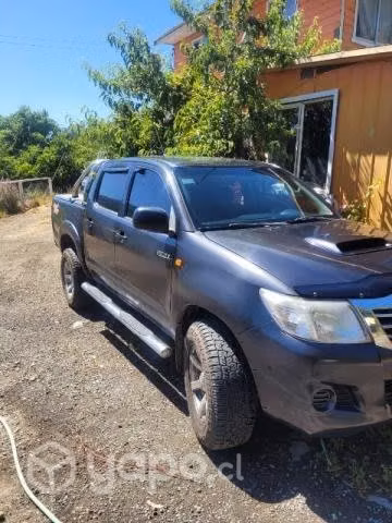 Vendo camioneta hilux 2013 4x4 motor 2.5