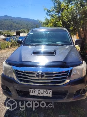 Vendo camioneta hilux 2013 4x4 motor 2.5