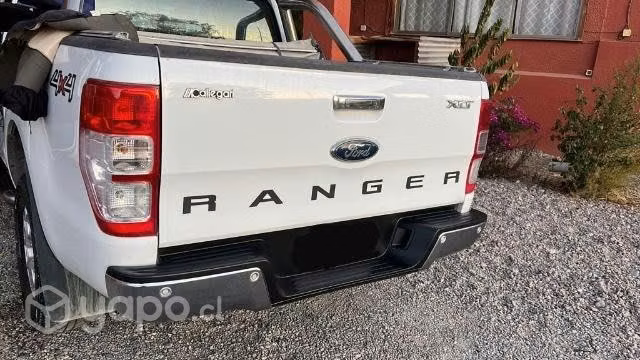 Vendo camioneta Ford en muy buen estado.