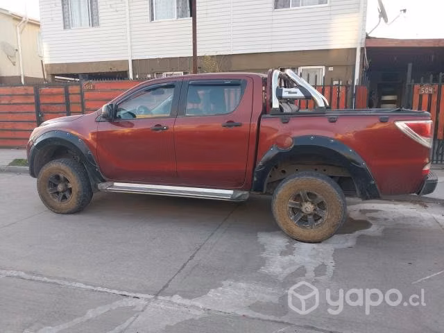Vendo camioneta 4x4 año 2013 - Imagen 3