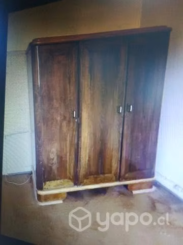 Ropero antiguo para reparar