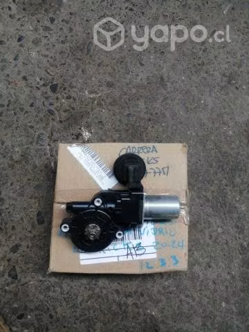 Motor alza vidrios delantero izquierdo kicks 20-24