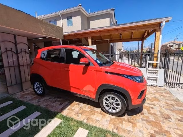Mahindra kuv 100