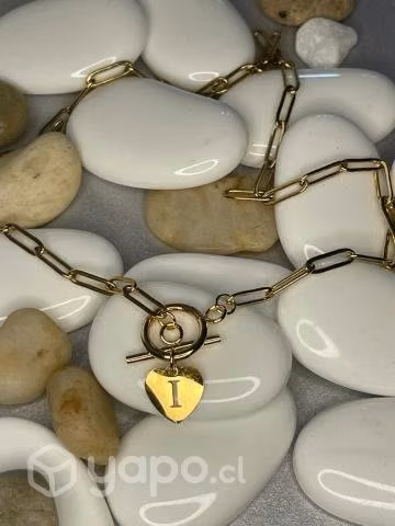 Collar de acero inoxidable dorado / Con letra - Imagen 3
