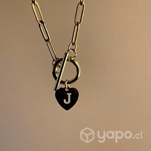 Collar de acero inoxidable dorado / Con letra