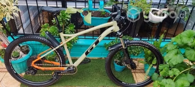Bicicleta GT avalanche elite
