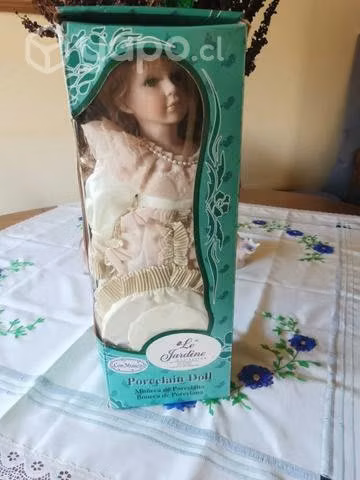 Muñecas de porcelana en su caja desde 1999