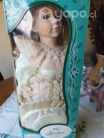 Muñecas de porcelana en su caja desde 1999