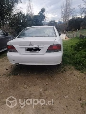 Mitsubishi Galant año 2001