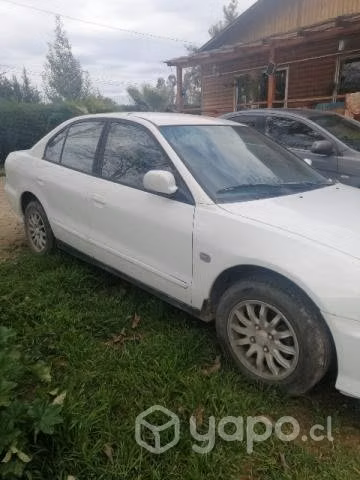 Mitsubishi Galant año 2001