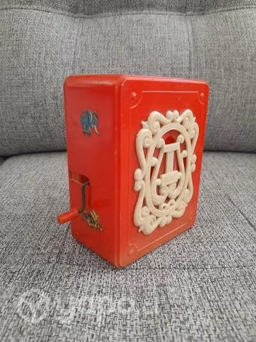 Caja musical shyf antigua chilena