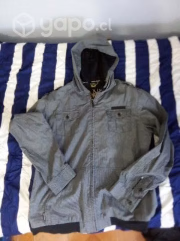 Polera con gorro
