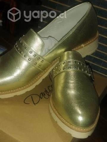 Hermosos mocasines unisex nuevos