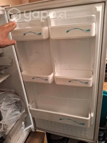 Vendo en muy buen estado refrigerador tamaño chico