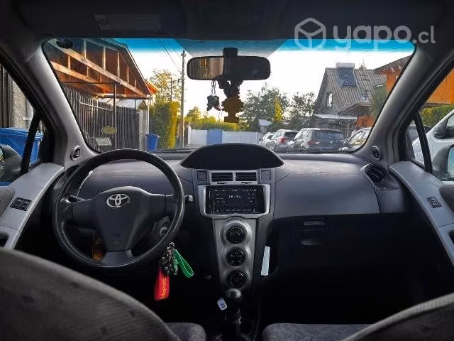 Toyota yaris sport 1.3 año 2010