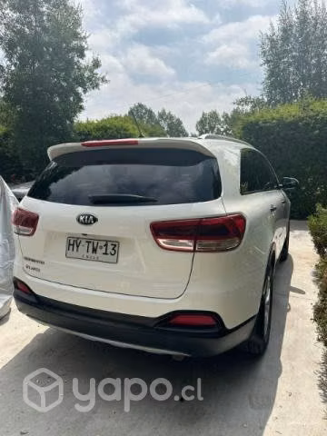 Kia Sorento 4x4 versión GSL EX 2.4 año 2016 - Imagen 4